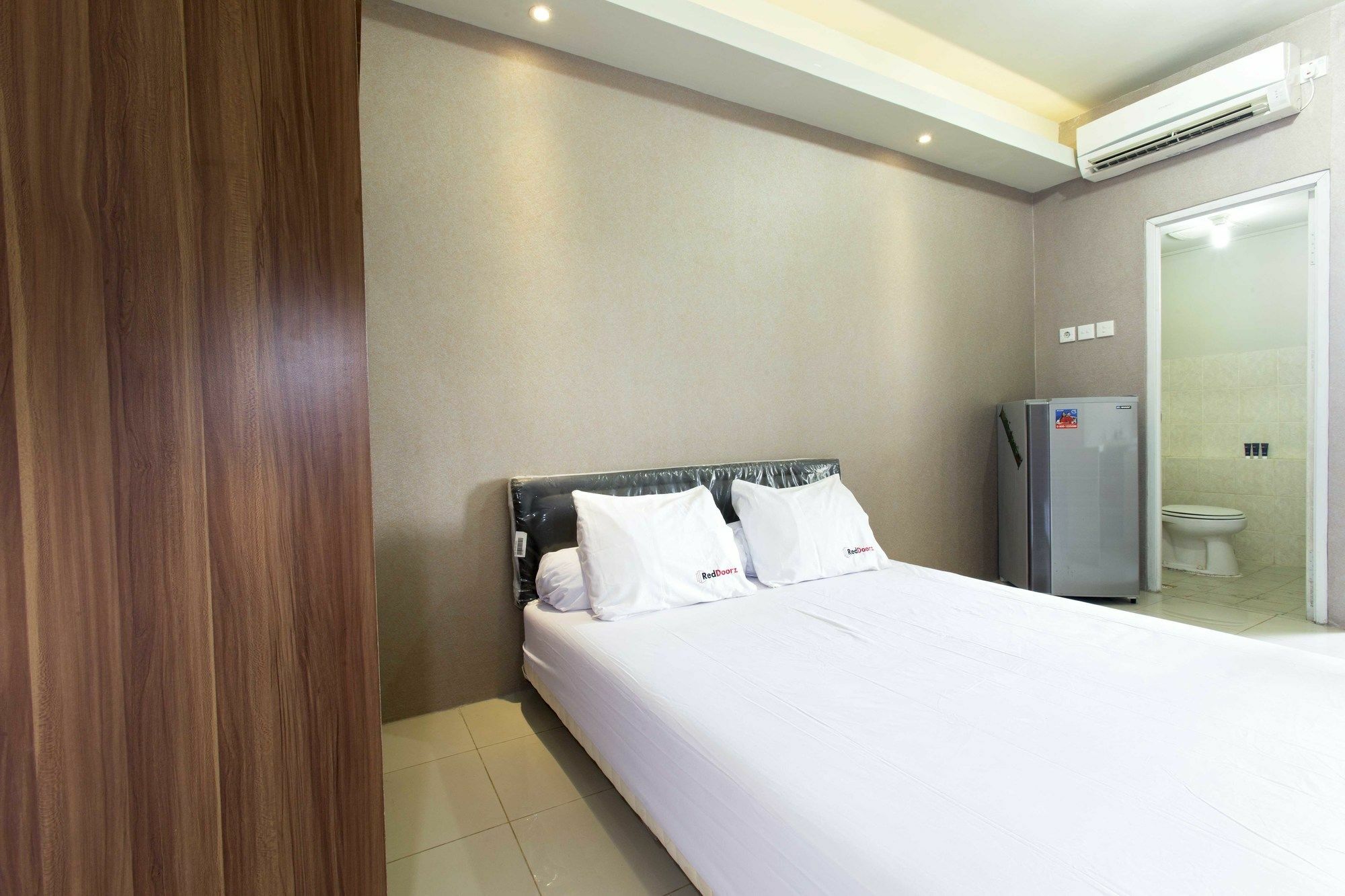 Reddoorz @ Pegangsaan Kelapa Gading Apartemen *